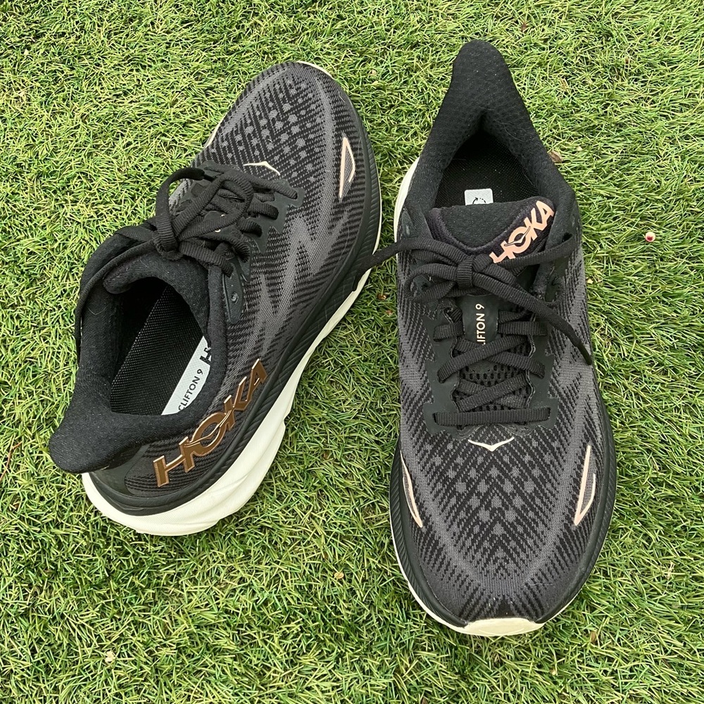 Hoka Clifton 9 Women’s lightweight running/athletic shoes, size 8D (wide)